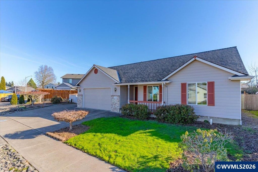 1860 Plateau St NE, Salem, OR 97305