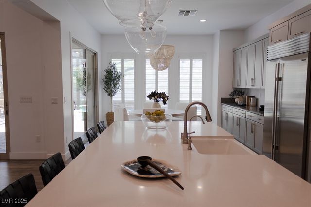 11181 Luna Blanca Drive, Las Vegas, NV 89138