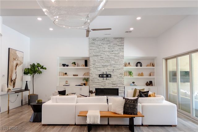 11181 Luna Blanca Drive, Las Vegas, NV 89138