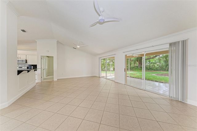 6101 55TH AVENUE CIRCLE E, Bradenton, FL 34203