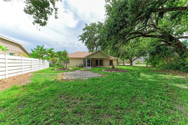 6101 55TH AVENUE CIRCLE E, Bradenton, FL 34203