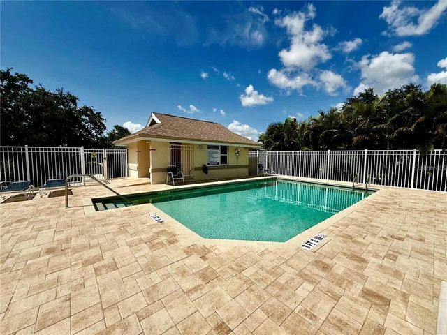 6101 55TH AVENUE CIRCLE E, Bradenton, FL 34203