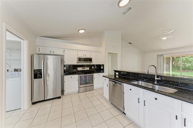 6101 55TH AVENUE CIRCLE E, Bradenton, FL 34203