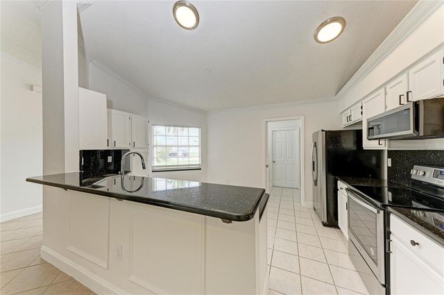 6101 55TH AVENUE CIRCLE E, Bradenton, FL 34203