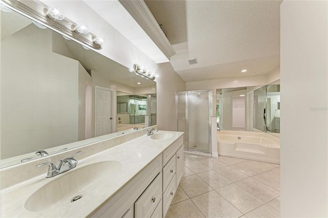 6101 55TH AVENUE CIRCLE E, Bradenton, FL 34203