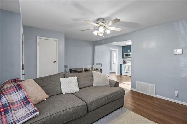 206 Hillcrest Drive, Warrensburg, MO 64093