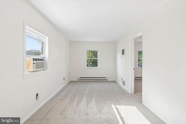 6832 LESLIE RD, Middle River, MD 21220
