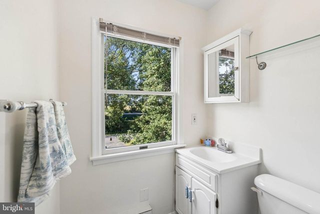 6832 LESLIE RD, Middle River, MD 21220