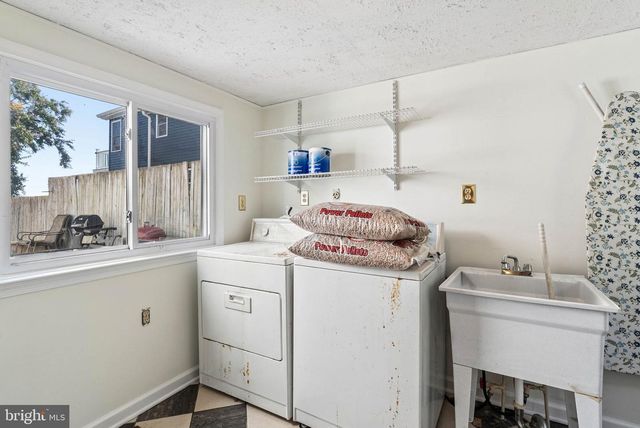 6832 LESLIE RD, Middle River, MD 21220