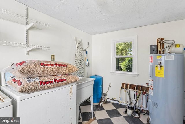 6832 LESLIE RD, Middle River, MD 21220
