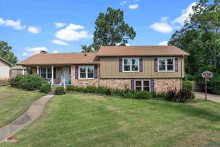 1510 Young St, Henderson, TX 75652