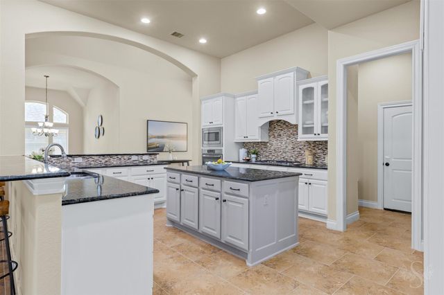 27602 Lakeway Trail Lane, Fulshear, TX 77441