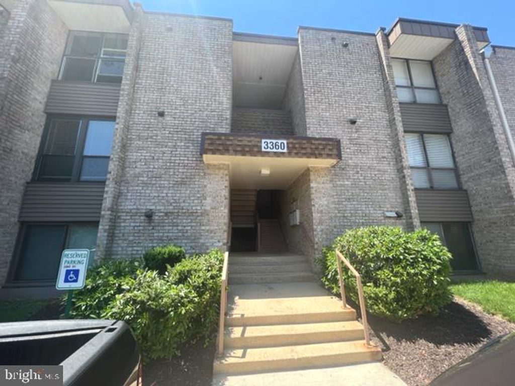 Image 1 of property listing at 3360 HUNTLEY SQUARE DR #B1, Temple Hills, MD 20748