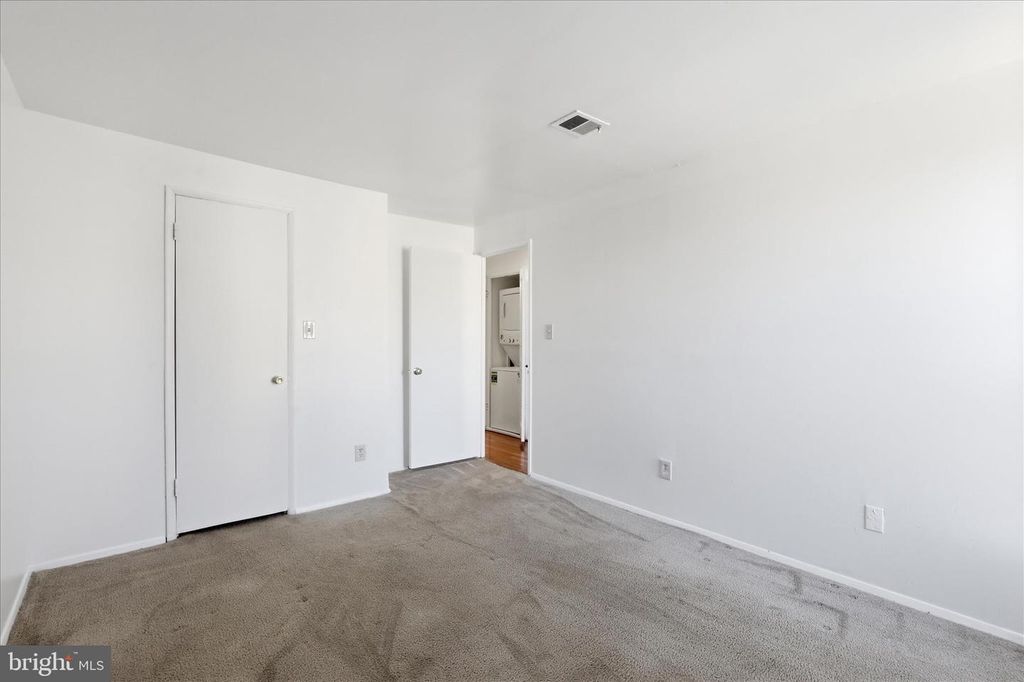 Image 13 of property listing at 3360 HUNTLEY SQUARE DR #B1, Temple Hills, MD 20748