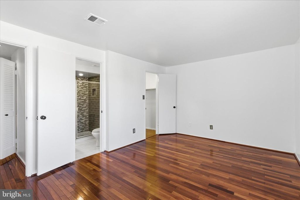 Image 14 of property listing at 3360 HUNTLEY SQUARE DR #B1, Temple Hills, MD 20748