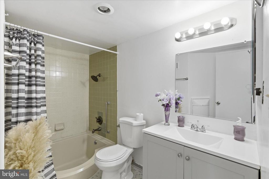 Image 16 of property listing at 3360 HUNTLEY SQUARE DR #B1, Temple Hills, MD 20748
