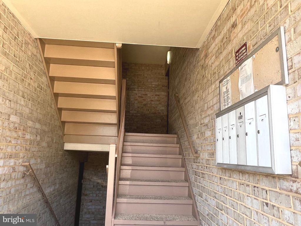 Image 2 of property listing at 3360 HUNTLEY SQUARE DR #B1, Temple Hills, MD 20748