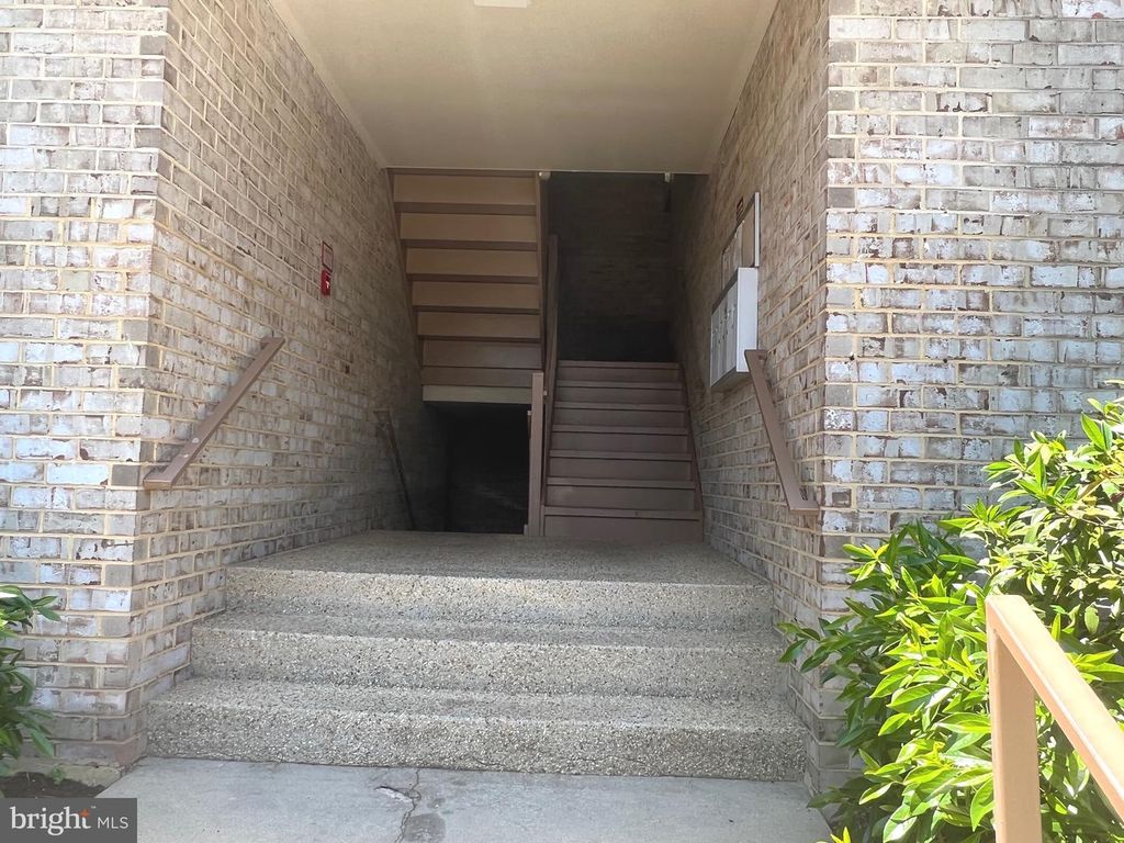 Image 3 of property listing at 3360 HUNTLEY SQUARE DR #B1, Temple Hills, MD 20748