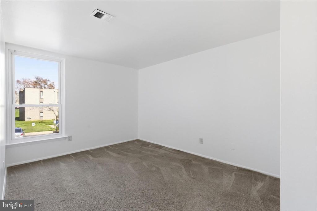 Image 7 of property listing at 3360 HUNTLEY SQUARE DR #B1, Temple Hills, MD 20748