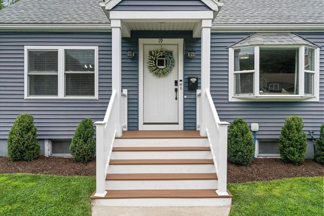 19 W Sigourney St, Lynn, MA 01905