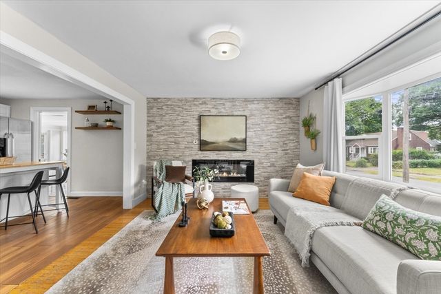 19 W Sigourney St, Lynn, MA 01905