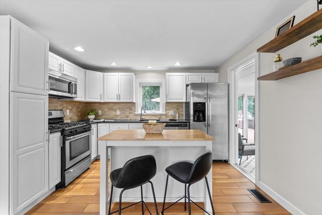 19 W Sigourney St, Lynn, MA 01905