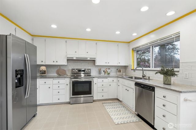 18930 66th Place W, Lynnwood, WA 98036