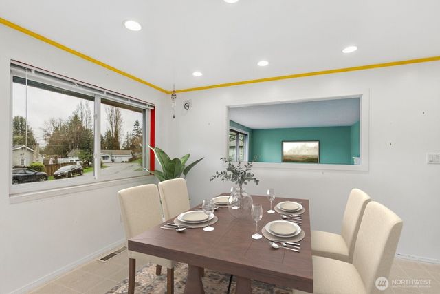 18930 66th Place W, Lynnwood, WA 98036