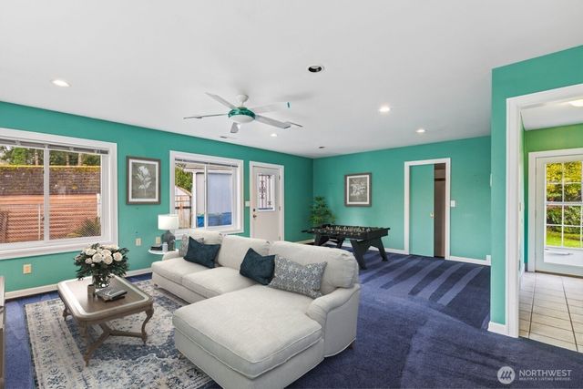 18930 66th Place W, Lynnwood, WA 98036