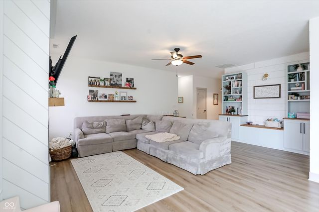 755 Booneway Lane, Bargersville, IN 46106