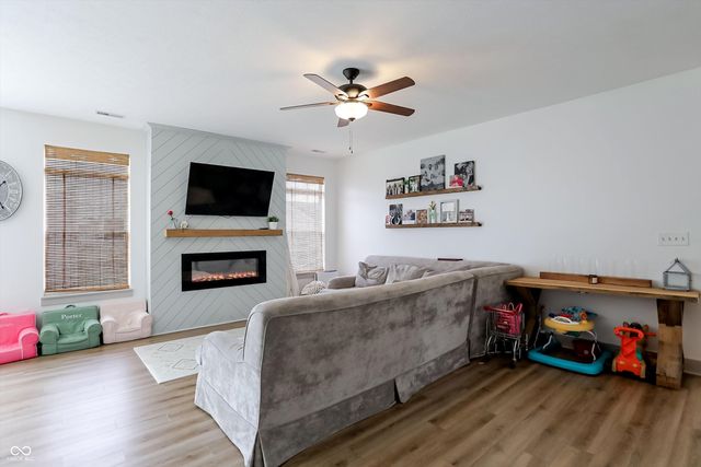 755 Booneway Lane, Bargersville, IN 46106