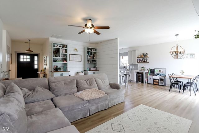 755 Booneway Lane, Bargersville, IN 46106
