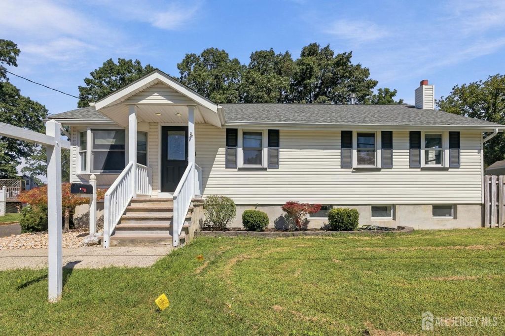 19 Tyndale Avenue, Monroe, NJ 08831