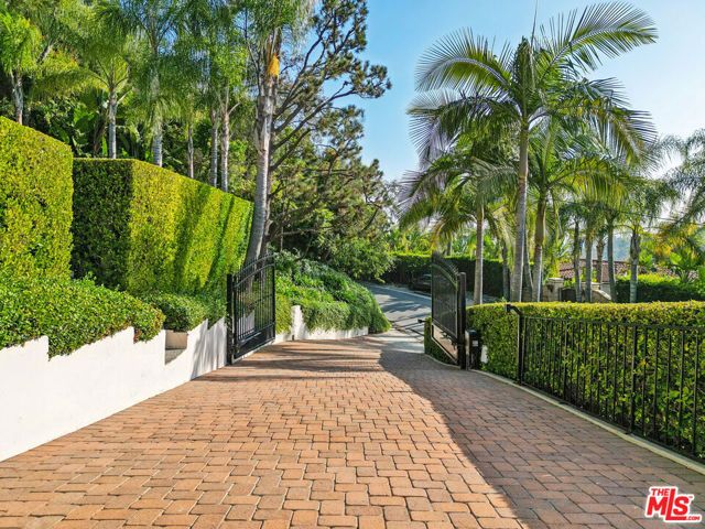 10825 Chalon Road, Los Angeles, CA 90077