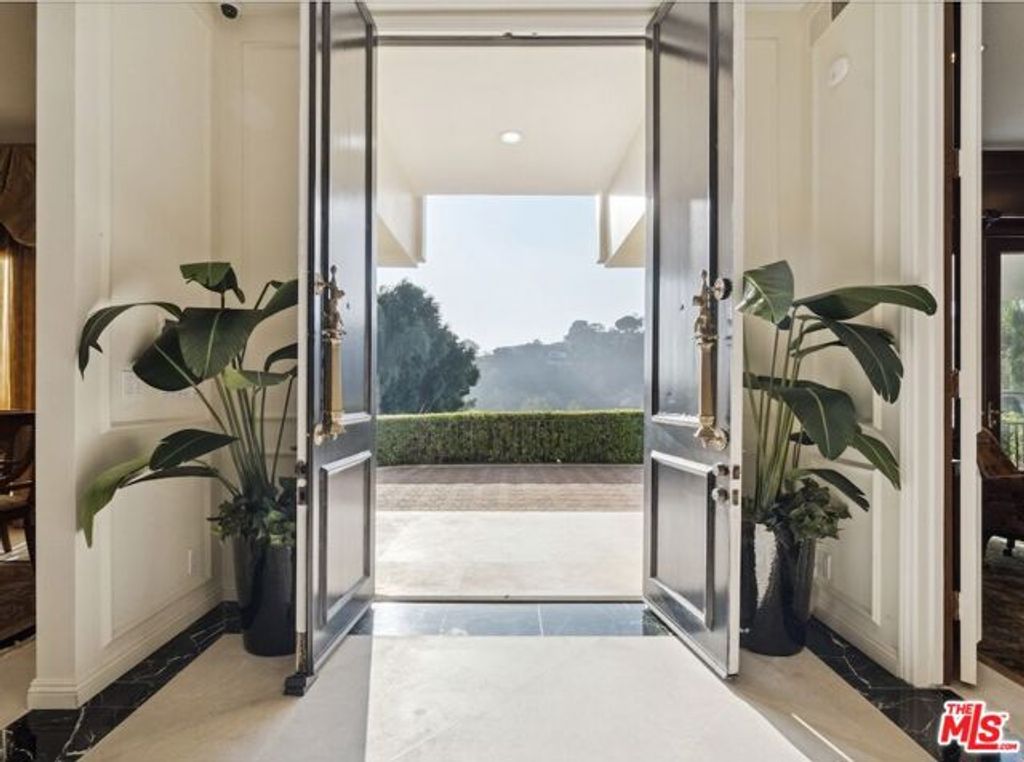 10825 Chalon Road, Los Angeles, CA 90077