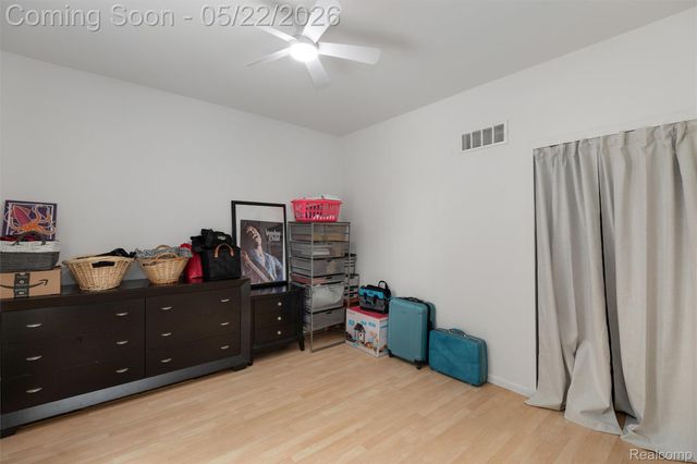 649 Lounsbury Avenue, Pontiac, MI 48340