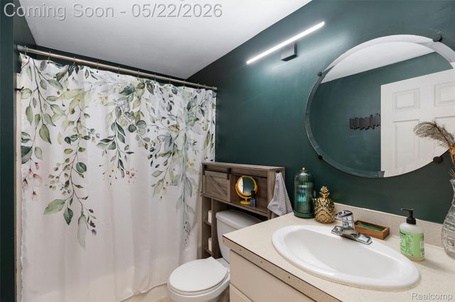 649 Lounsbury Avenue, Pontiac, MI 48340