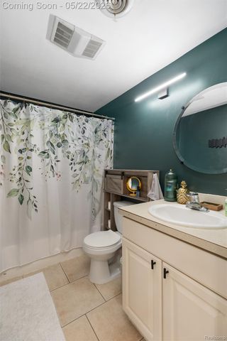649 Lounsbury Avenue, Pontiac, MI 48340
