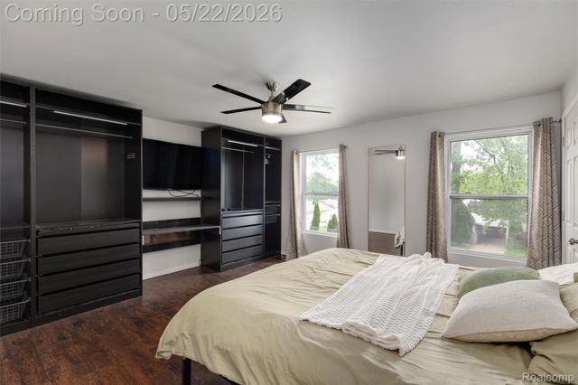 649 Lounsbury Avenue, Pontiac, MI 48340