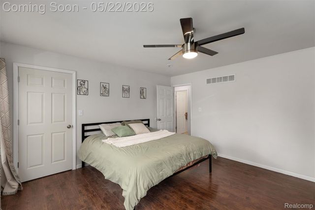649 Lounsbury Avenue, Pontiac, MI 48340