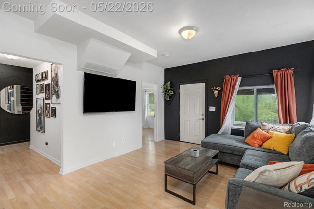 649 Lounsbury Avenue, Pontiac, MI 48340