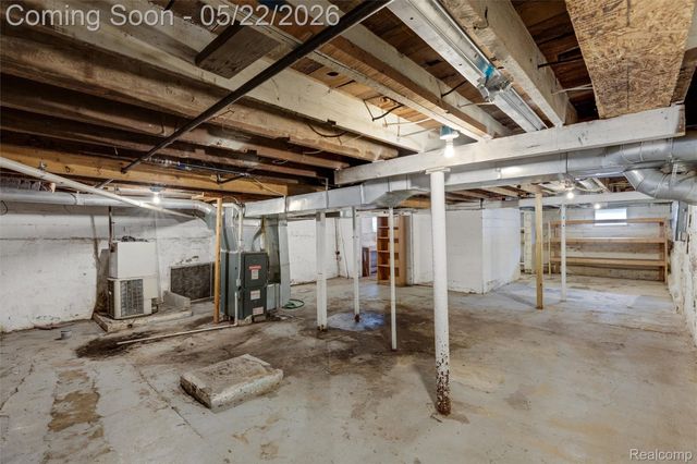 649 Lounsbury Avenue, Pontiac, MI 48340