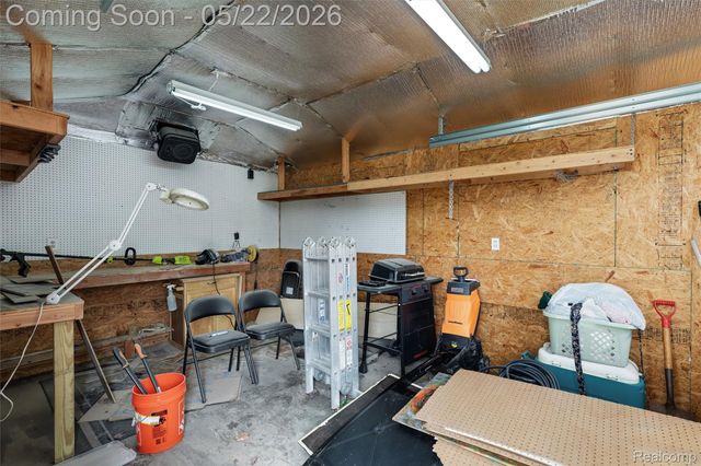 649 Lounsbury Avenue, Pontiac, MI 48340
