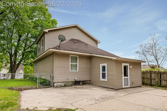 649 Lounsbury Avenue, Pontiac, MI 48340
