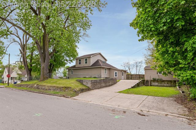 649 Lounsbury Avenue, Pontiac, MI 48340