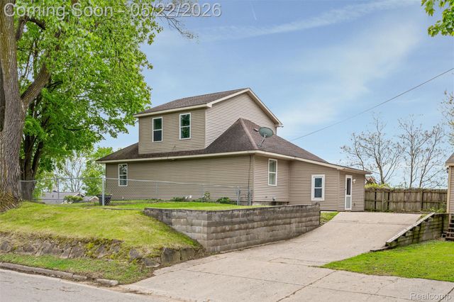 649 Lounsbury Avenue, Pontiac, MI 48340