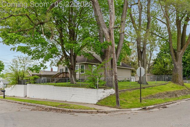 649 Lounsbury Avenue, Pontiac, MI 48340