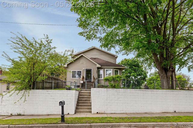 649 Lounsbury Avenue, Pontiac, MI 48340