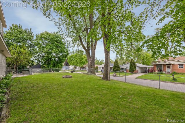 649 Lounsbury Avenue, Pontiac, MI 48340
