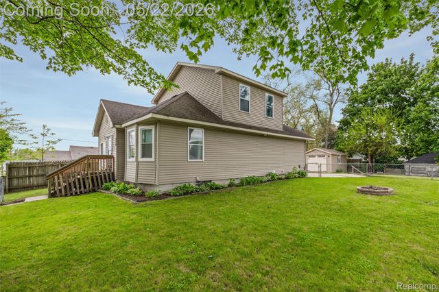 649 Lounsbury Avenue, Pontiac, MI 48340